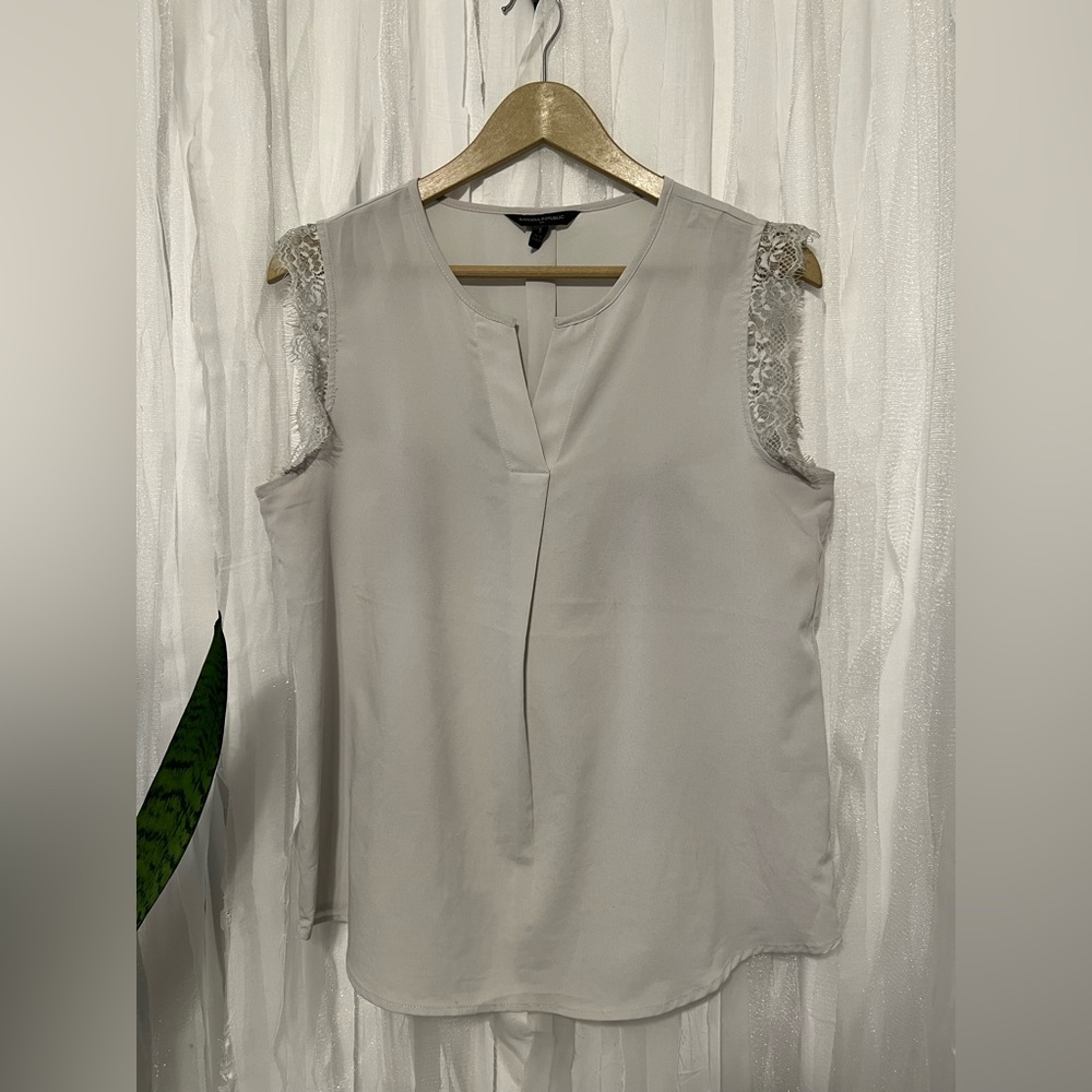 Banana Republic Grey Lace Sleeve Tank size small